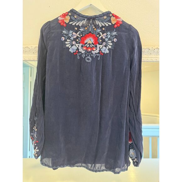 Johnny Was Bisma Navy Blue Floral Heart Embroidered Boho Blouse Size Small - Picture 2 of 6